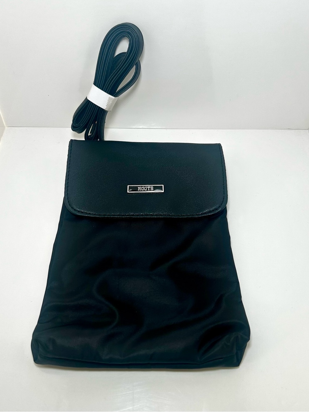Roots NWOT Women’s Casual Black Sling Pocket Shoulder Crossbody Bag/Purse